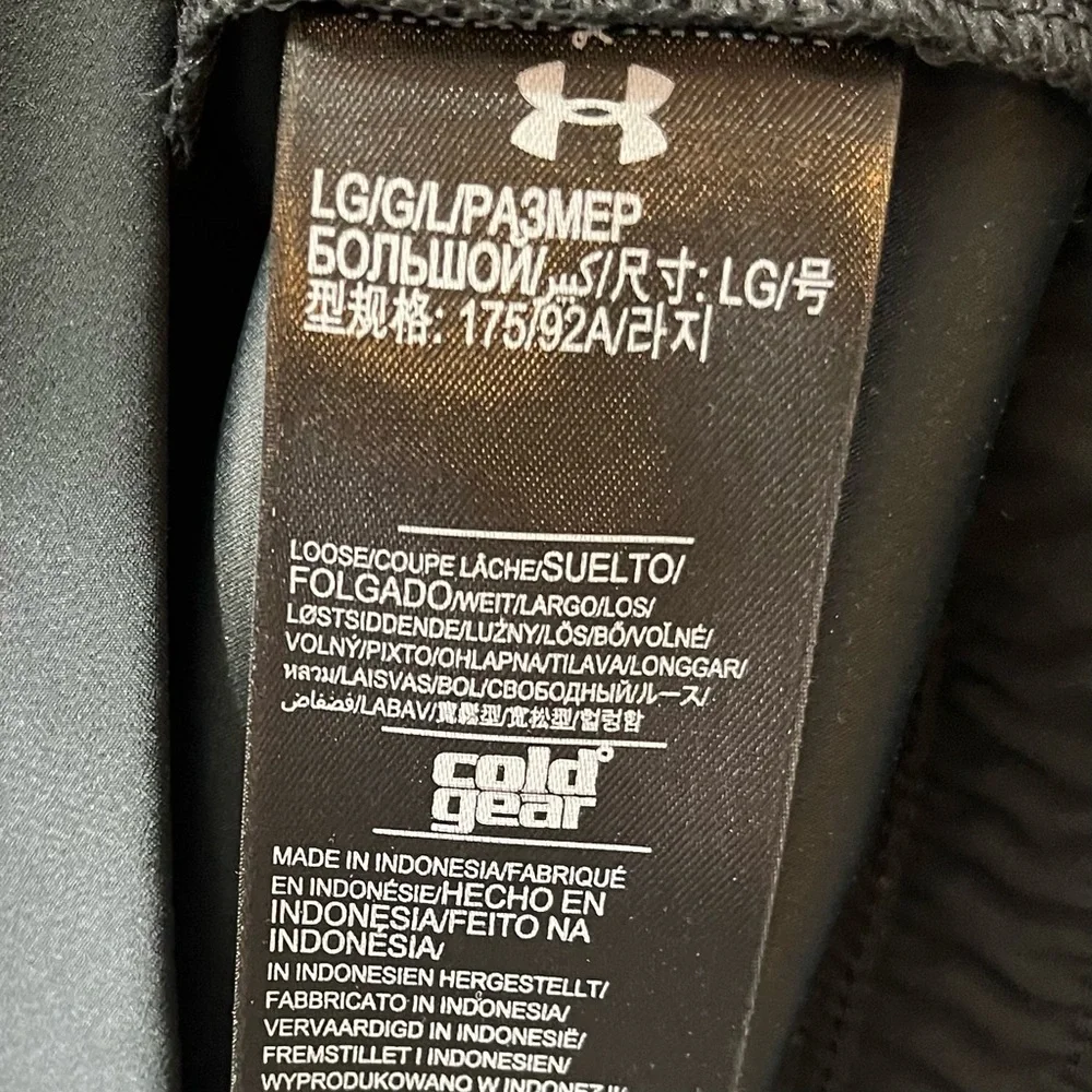 Under Armour Men’s Half Zip Front Black & White Pullover - Picture 9 of 9